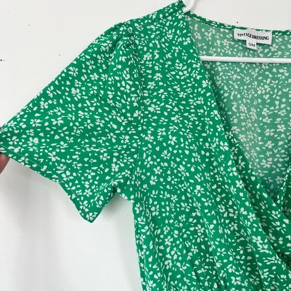 Adorable Vintage Dressing Green Floral Slit Dress - Picture 2 of 6